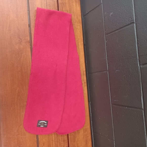 Moosehead Red Polar Fleece Unisex Scarf - Picture 3 of 6